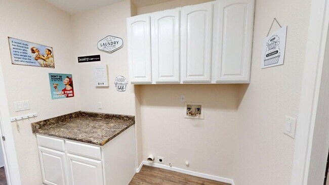 Building Photo - 3-Bedroom/2.5-Bathroom in Alamogordo, NM