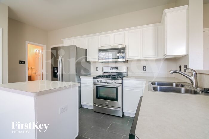 Building Photo - 6605 Sandgate Dr