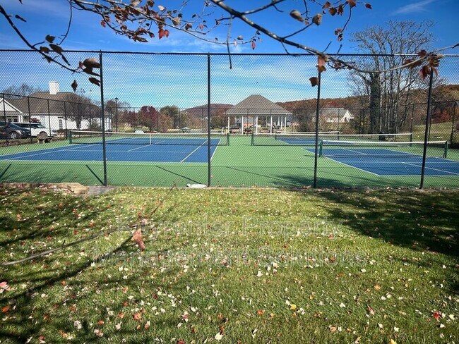 Building Photo - 18 Spring View Dr