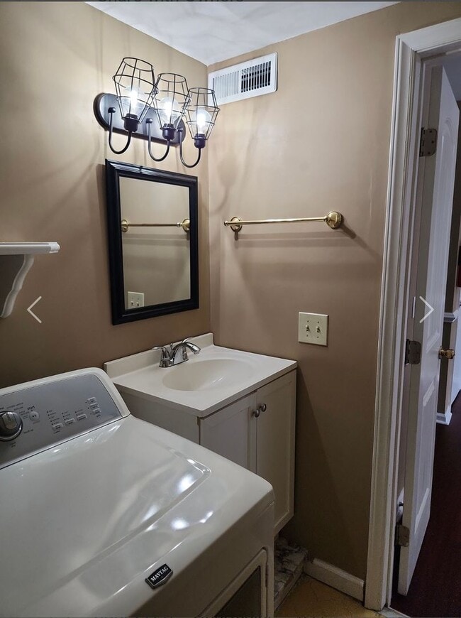 Building Photo - Oaks Townhouses