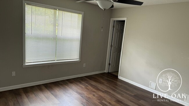 Building Photo - MOVE-IN SPECIAL: $500 OFF 1st MONTH'S RENT!**