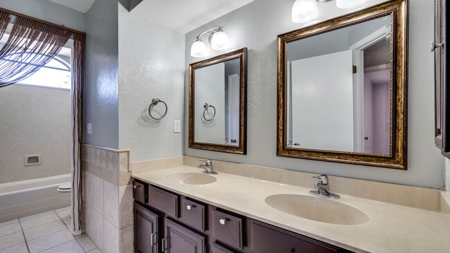 Building Photo - 4 BR / 2.5 BA – RARE FIND IN ROCKY BAYOU