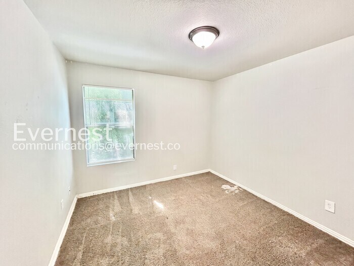 Building Photo - 146 Creek Cove Dr