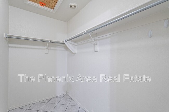 Building Photo - 663 S Colonial Ct