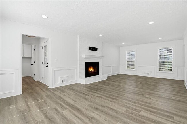 Building Photo - 313 Summit Ridge Dr