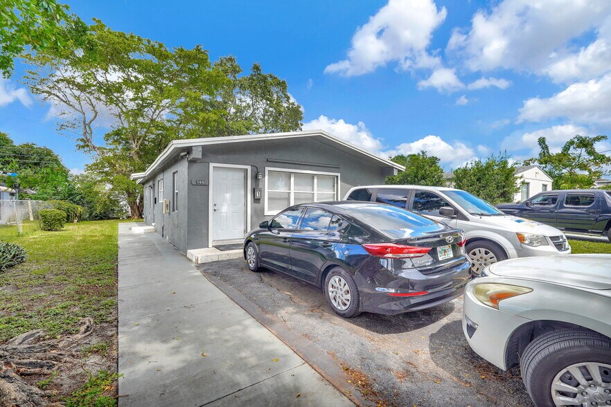 Building Photo - 746 SW 4th St