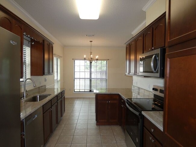 Building Photo - 4161 Longwood Cir