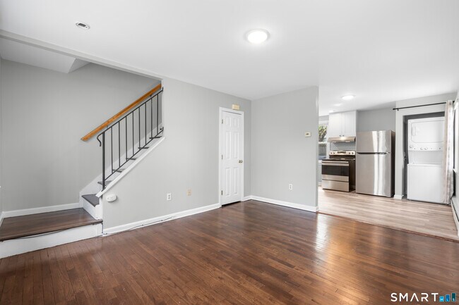 Building Photo - 224 Melville Dr