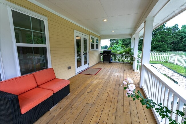 Building Photo - 404 N Meyersville Rd