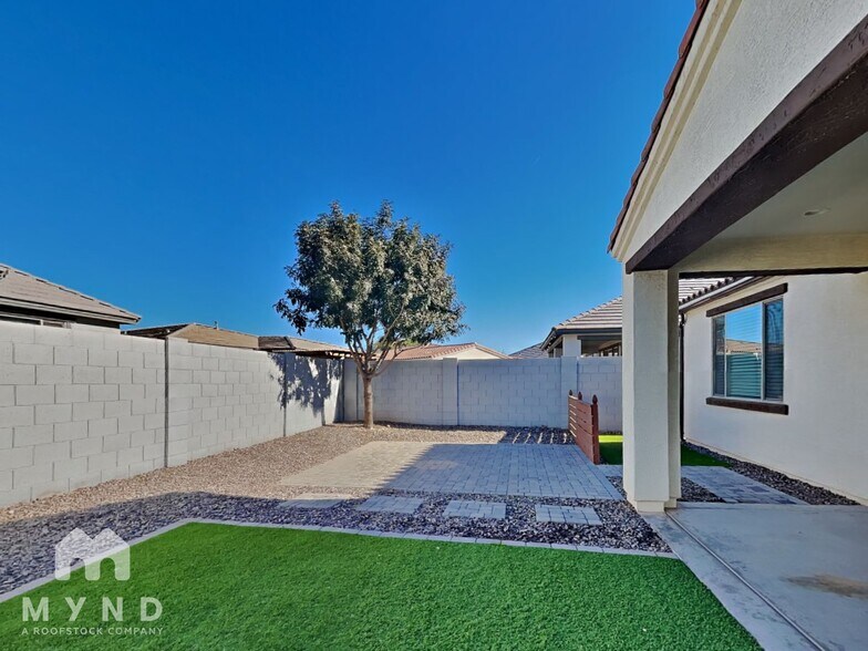 Building Photo - 22592 Via Estancia
