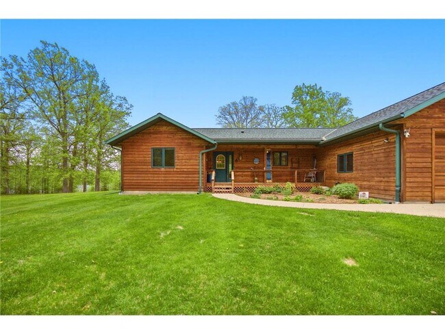 Building Photo - 17079 Paw Print Dr