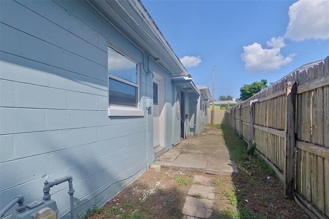 Building Photo - 5140 17th Ave N