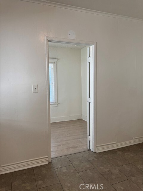 Building Photo - 1538 W 51st Pl
