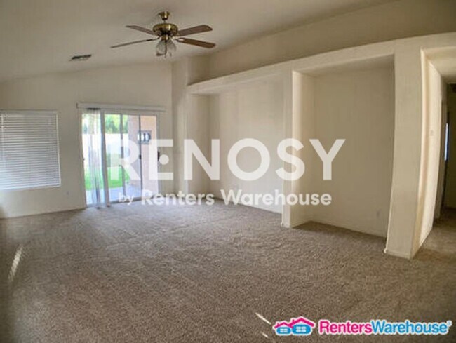 Building Photo - Ideal 3 Br 2 Ba 2 Cg Home Near Loop 303 & Greenway in Surprise!