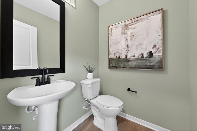 Building Photo - 44 Basswood St