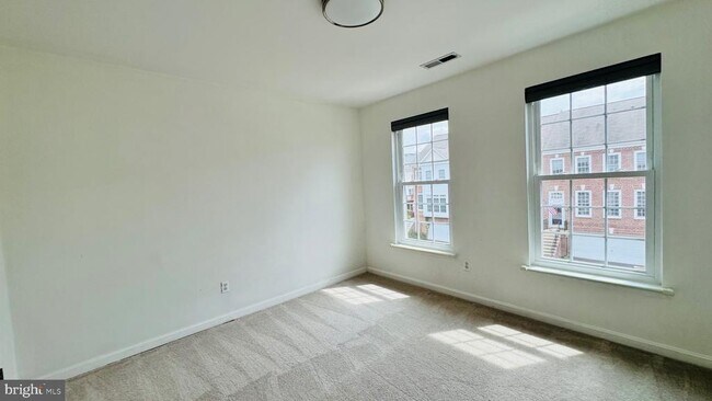 Building Photo - 26101 Nimbleton Square