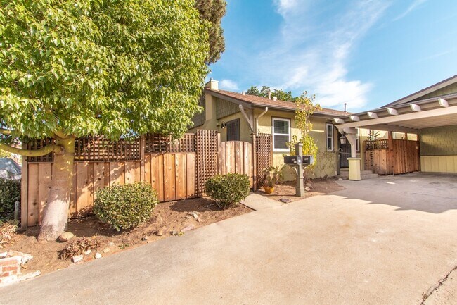 Building Photo - Updated Craftsman 2-Bed / 1-Bath W/ Private Yard/Storage/Washer/Dryer in South Park!