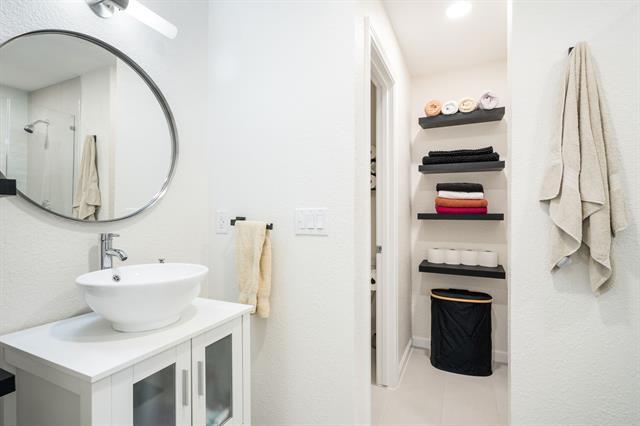 Building Photo - 419 Brooks Ln