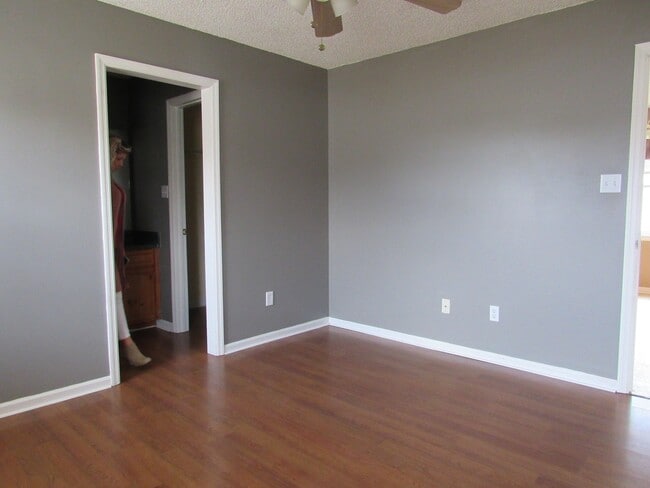 Building Photo - 2 Bedroom in Chadwyck Place