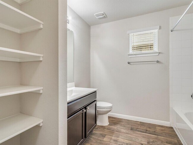 Building Photo - 136 Dunlin Ln