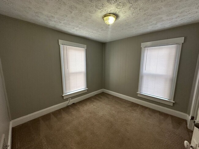 Building Photo - 2154 Tuller St
