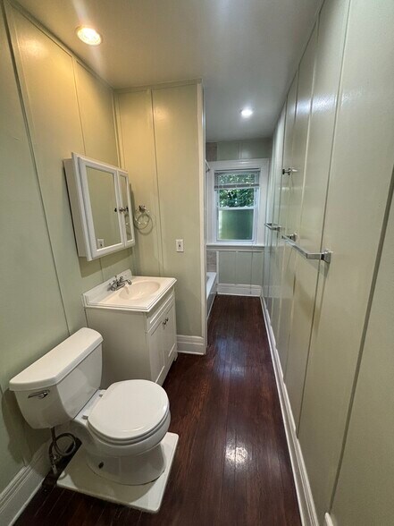 Building Photo - 5 Thayer St