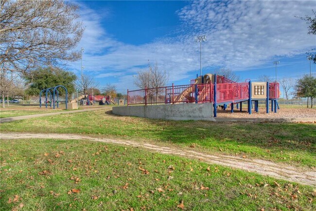 Building Photo - 4806 Pecan Springs Rd