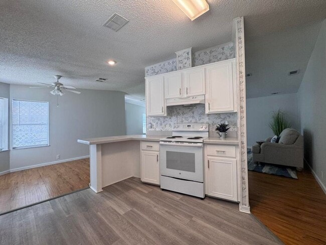 Building Photo - 2/2 in Plantation Oaks