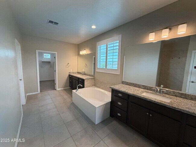 Building Photo - 1322 E Gemini Pl