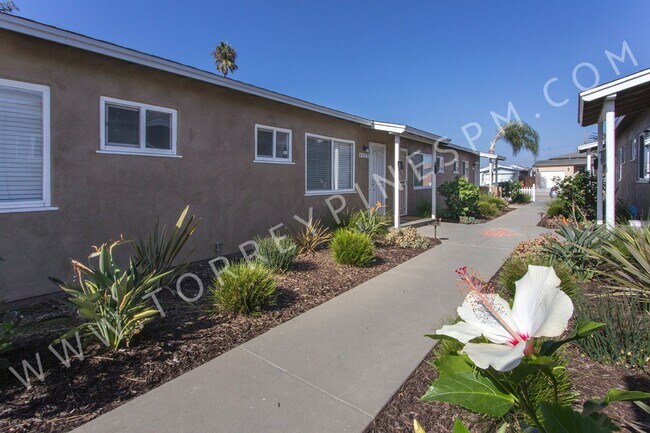 Building Photo - 1 BR Cottage in OB w/ Garage ~ W/D Combo i...