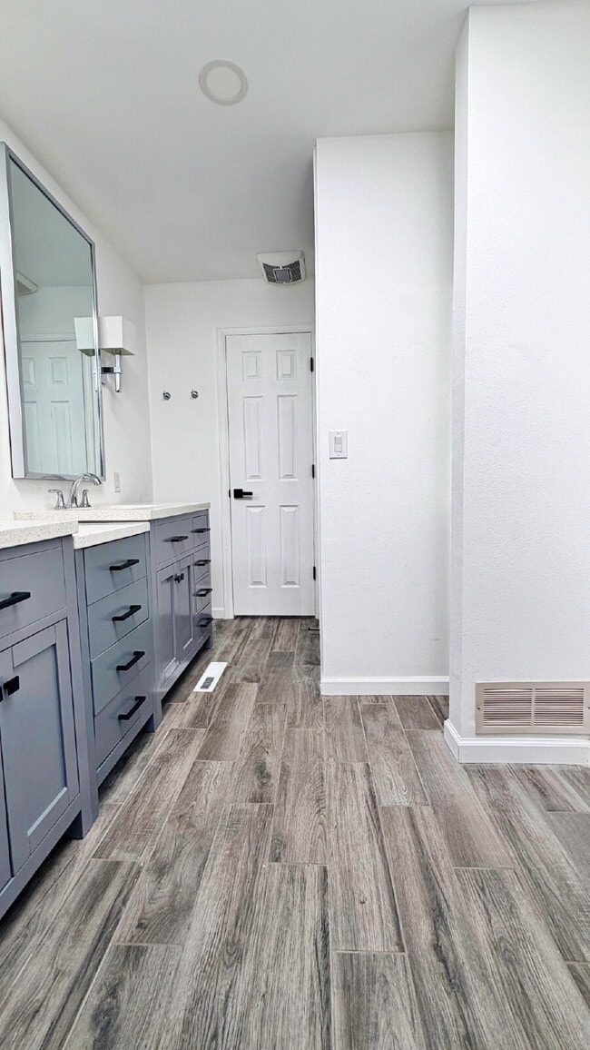 Building Photo - Awesome Views in Fully Updated Home in The Pinery! 5 Bed 3.5 Bath with 2 Car Garage and Large Dec...