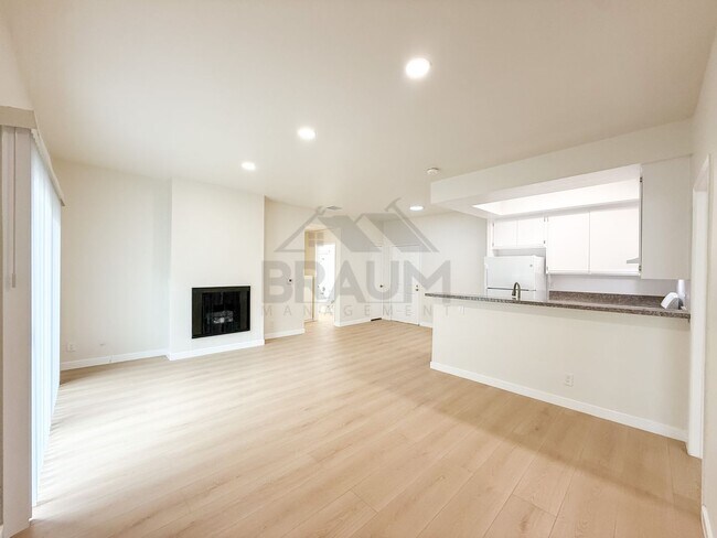 Building Photo - 11459 Collins St