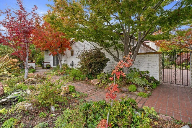 Building Photo - 3691 Laguna Ave