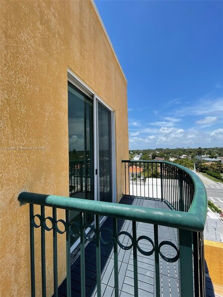 Building Photo - 8888 Collins Ave