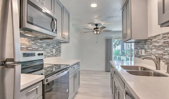 Building Photo - Fully Renovated AUBURN condo