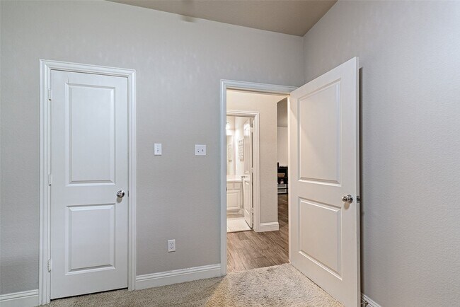 Building Photo - 3515 Washington Dr