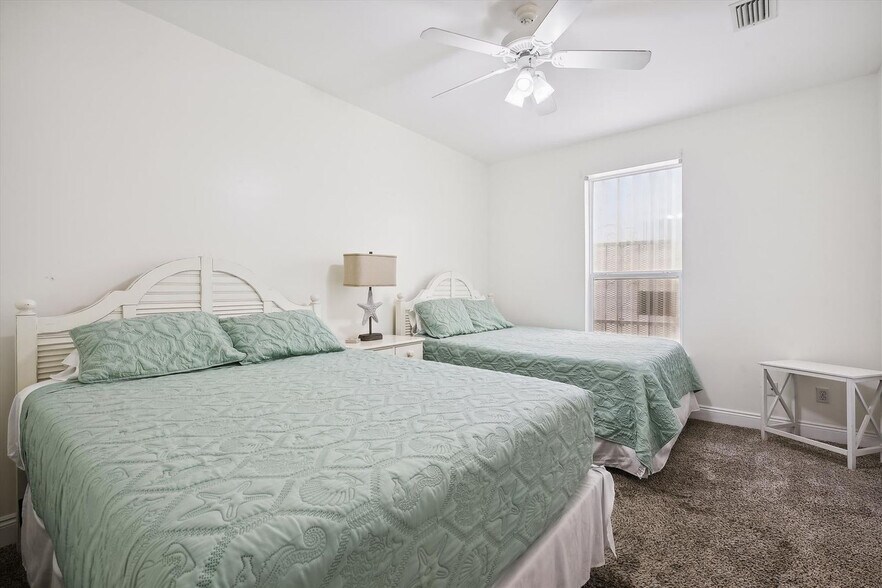 Building Photo - 8013 Surf Dr