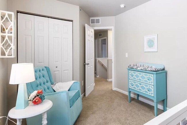 Building Photo - Immediate Occupancy Available!