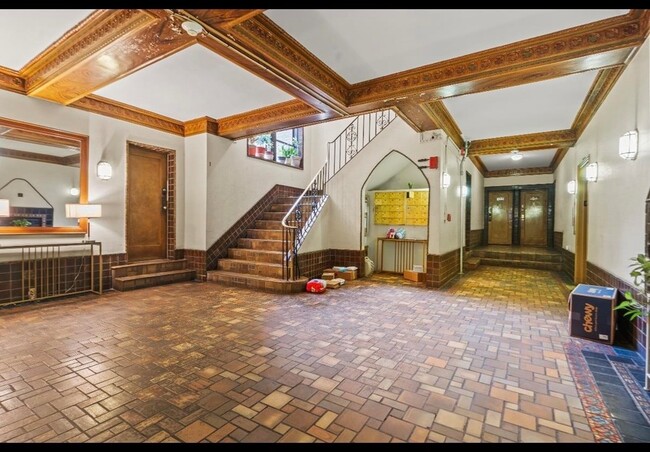 Building Photo - 117 Kensington Ave