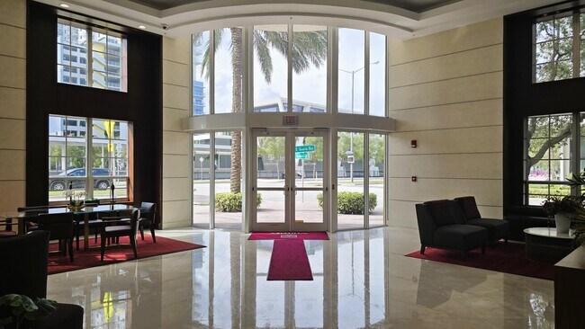 Building Photo - 410 Evernia St