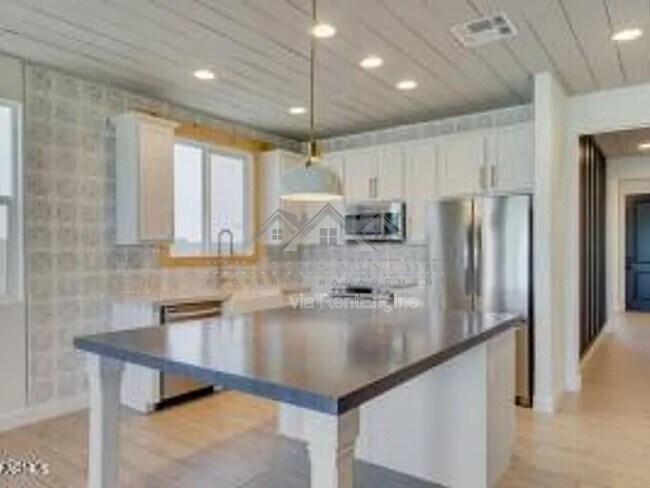 Building Photo - 37755 N Bentgrass Rd