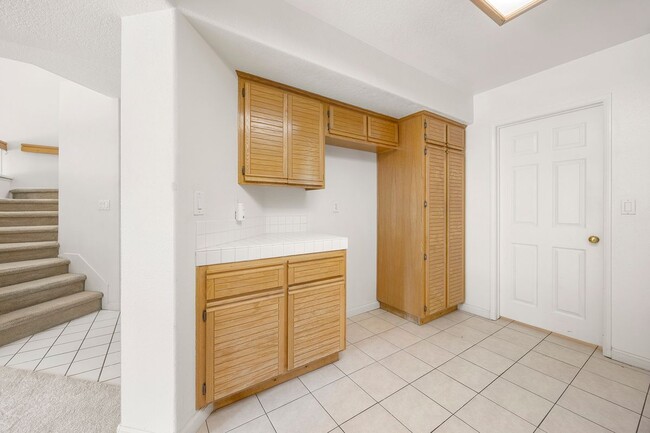 Building Photo - 631 S Glenhurst Dr