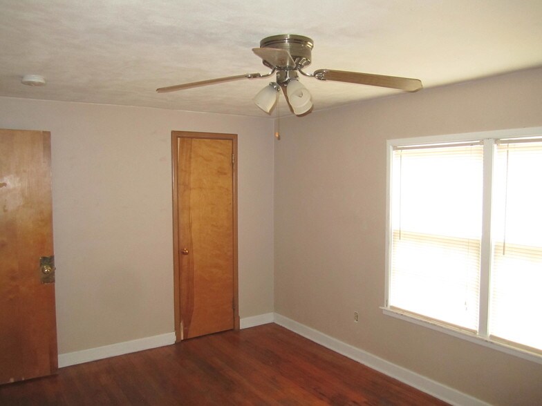2nd Floor Bedroom - 2403 Knapp St
