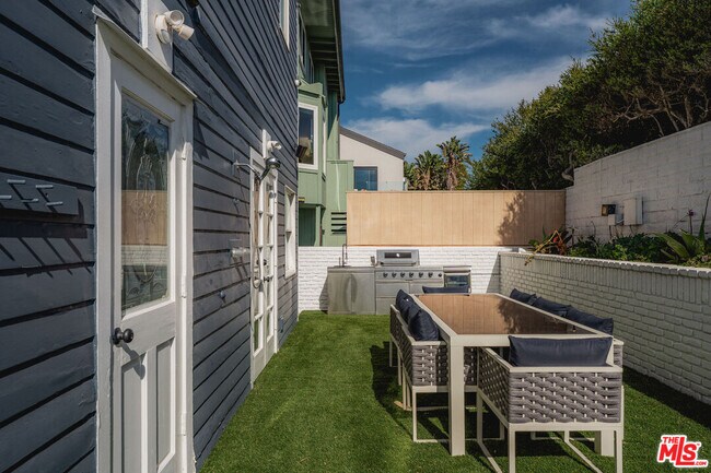 Building Photo - 1044 Waterbury Ln