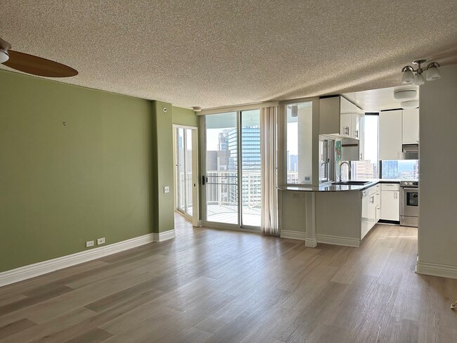 Primary Photo - Pet Friendly Honolulu Park Place 2BR/2BA/2...