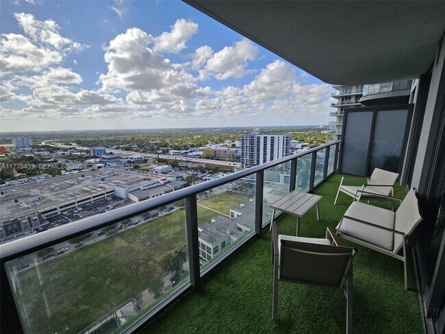 Building Photo - 121 NE 34th St