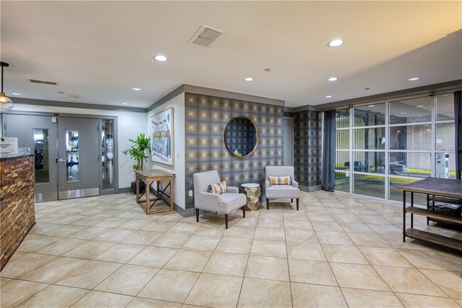 Building Photo - 1101 Juniper St NE