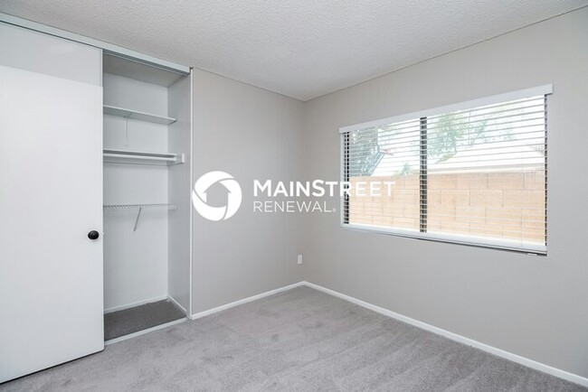 Building Photo - 10213 N 51st Dr