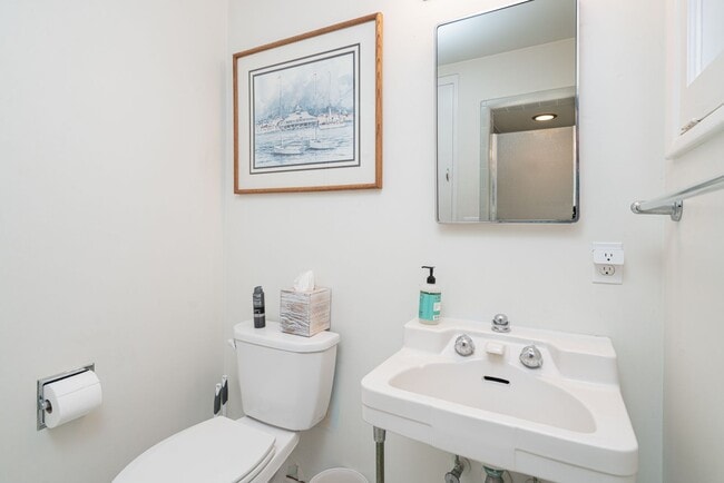 Building Photo - Winter Lease in Exclusive Peninsula Point ...
