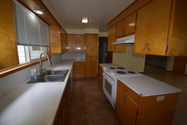 Building Photo - 34885 Lake Creek Dr